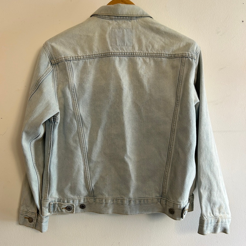 Levi's Denim Trucker Jacket Light Wash Blue Size L - Picture 2 of 9